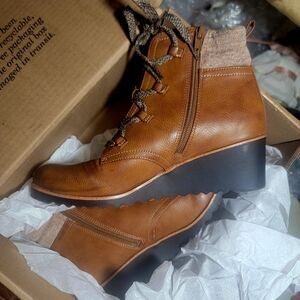 Women Ankle Boots Wedge Tan Leather look Brown Lace-up Life Stride Velocity sz 9
